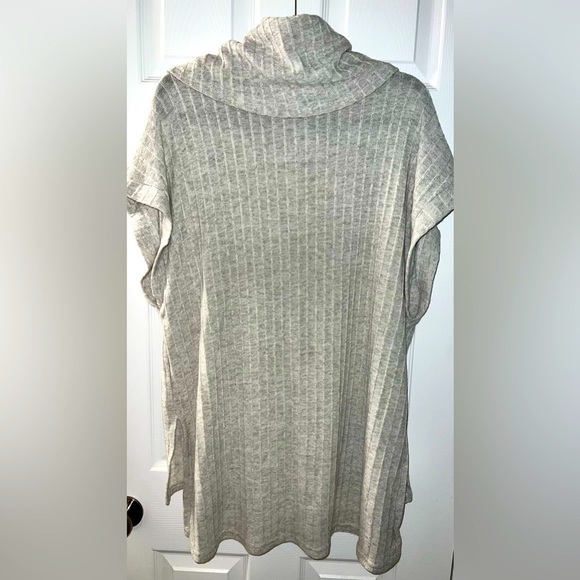 Umgee Cowl Neck Tunic Oatmeal/Gray blend in color Sz.XL - Picture 8 of 8